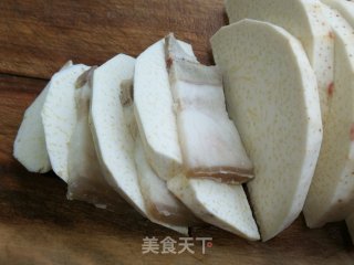 五花肉喷鼻芋煲的做法步调：5