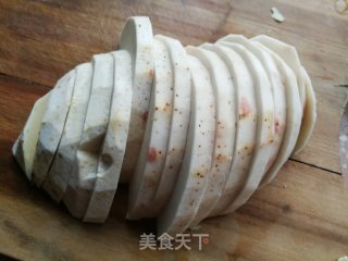 五花肉喷鼻芋煲的做法步调：4