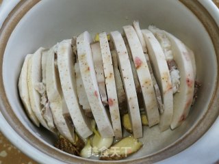 五花肉喷鼻芋煲的做法步调：7