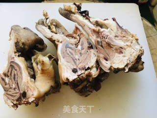 烩羊纯的做法步调：1