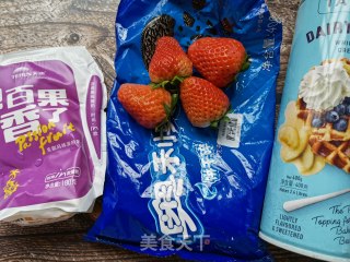 奥利奥草莓奶油酸奶杯的做法步调：1