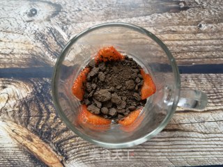 奥利奥草莓奶油酸奶杯的做法步调：5