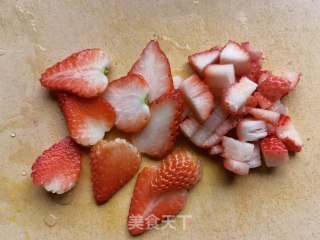 奥利奥草莓奶油酸奶杯的做法步调：2