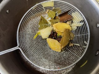 扣碗排骨的做法步调：6