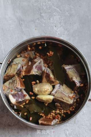 炖腊猪蹄的做法步调：6