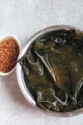 炖腊猪蹄的做法步调：1