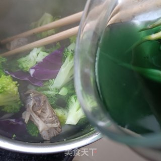 西兰花拌酱护心肉的做法步伐：12