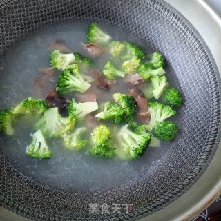 西兰花拌酱护心肉的做法步伐：8