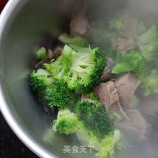 西兰花拌酱护心肉的做法步伐：10