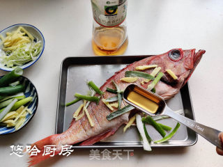 浑蒸白鱼的做法步调：2