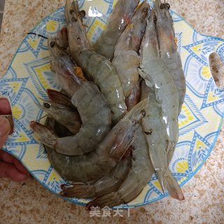 喷鼻辣虾的做法步调：1