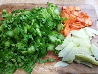 十锦炒年糕的做法步调：2