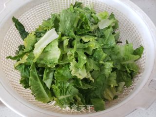 油麦菜炒鸡蛋的做法步调：1