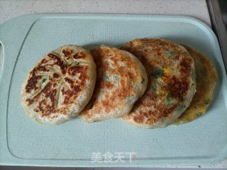 脚抓饼韭菜盒子（皮薄馅年夜）的做法步调：14