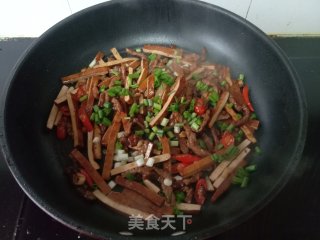 喷鼻干炒牛肉的做法步调：9