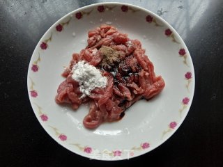 喷鼻干炒牛肉的做法步调：2