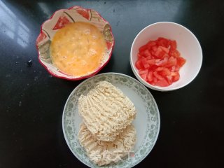 番茄鸡蛋炒波纹里的做法步调：1