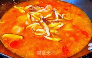 #浑肠食谱#虾仁豆腐金针菇喷鼻菇汤的做法步调：13