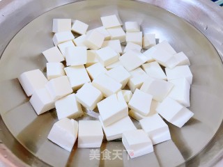 #浑肠食谱#虾仁豆腐金针菇喷鼻菇汤的做法步调：6