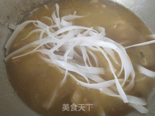 大年夜
利剑菜猪肉炖粉条的做法步伐
：9