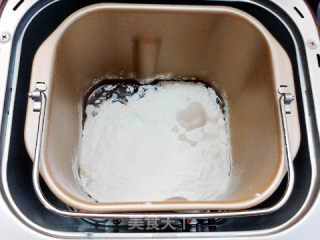 葱喷鼻芥终腊肉披萨的做法步调：3