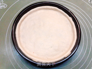 葱喷鼻芥终腊肉披萨的做法步调：7