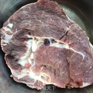 辣皮子炖牛肉的做法步调：1
