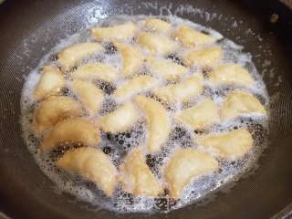 广式角仔（油角）的做法步调：13