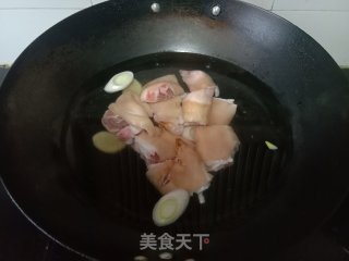 喷鼻辣猪蹄的做法步调：2