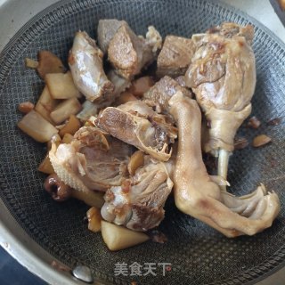 酸萝卜炖年夜鹅的做法步调：16