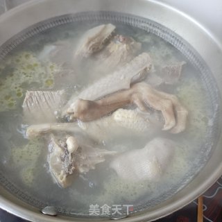 酸萝卜炖年夜鹅的做法步调：7