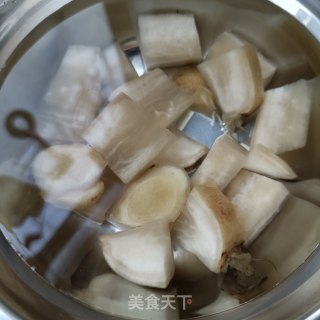 酸萝卜炖年夜鹅的做法步调：3