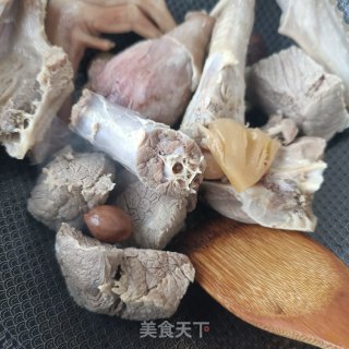 酸萝卜炖年夜鹅的做法步调：12
