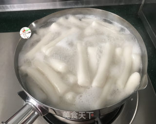 韩式海陈炒年糕的做法步调：6