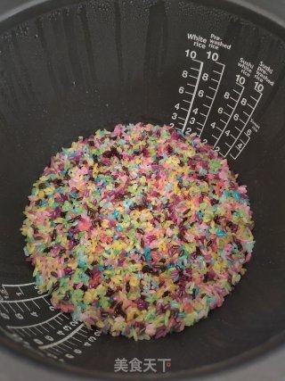 五彩米卷的做法步调：1