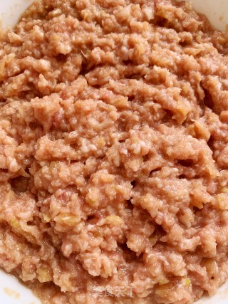 青椒酿肉的做法步调：1