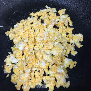 鸡蛋包心菜炒年糕的做法步调：3