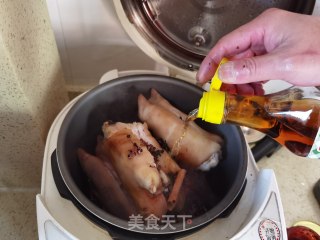 卤猪蹄的做法步调：8