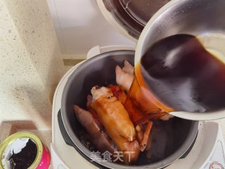 卤猪蹄的做法步调：11