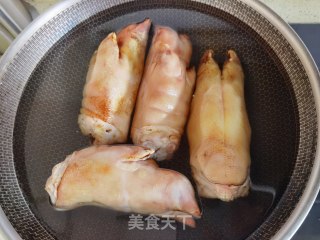 卤猪蹄的做法步调：2