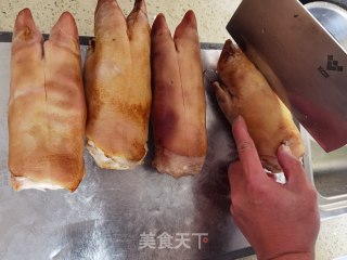 卤猪蹄的做法步调：1