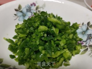 青椒终炒鸡蛋的做法步调：2
