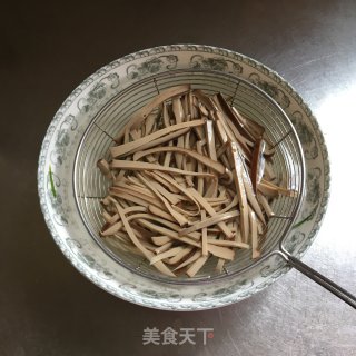 鸡蛋干拌韭菜的做法步调：8