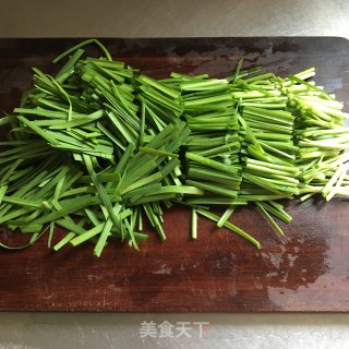 鸡蛋干拌韭菜的做法步调：1