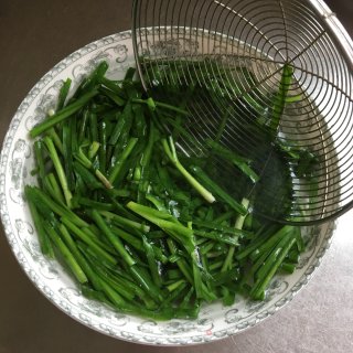 鸡蛋干拌韭菜的做法步调：6