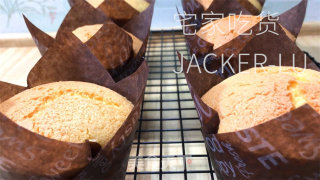 星巴克卡斯特推蛋糕，齐蛋法建造，浓浓喷鼻气鼓鼓，奶油甘美。的做法步调：12