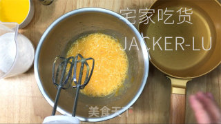 星巴克卡斯特推蛋糕，齐蛋法建造，浓浓喷鼻气鼓鼓，奶油甘美。的做法步调：2