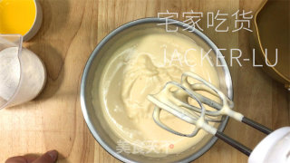 星巴克卡斯特推蛋糕，齐蛋法建造，浓浓喷鼻气鼓鼓，奶油甘美。的做法步调：4