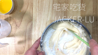 星巴克卡斯特推蛋糕，齐蛋法建造，浓浓喷鼻气鼓鼓，奶油甘美。的做法步调：5