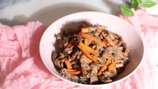 胡萝卜炒牛肉的做法步调：7